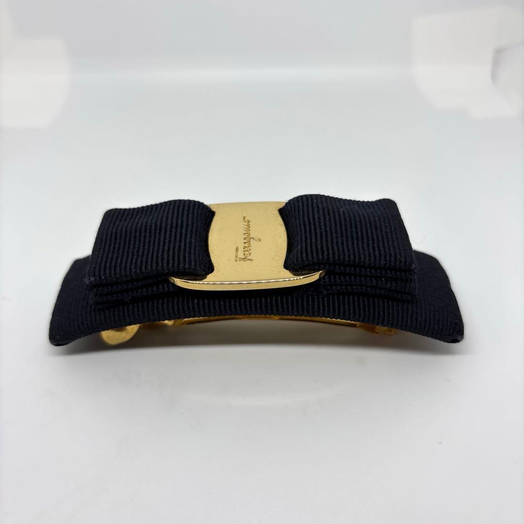 【美品】【フェラガモ】バレッタ ヴァラ リボン ネイビー×ゴールドカラー
