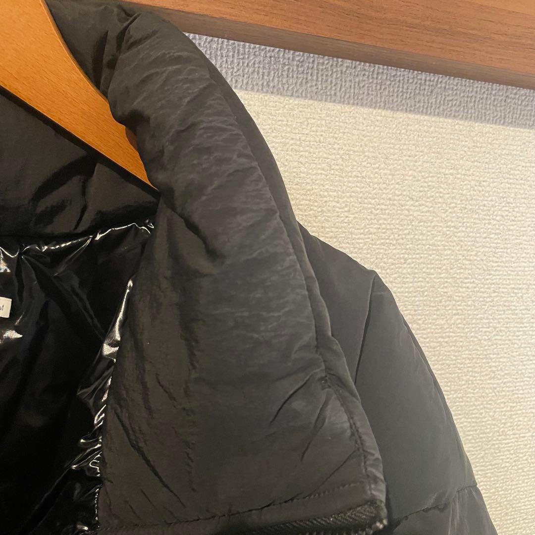 黒いダウンジャケット GKロゴ