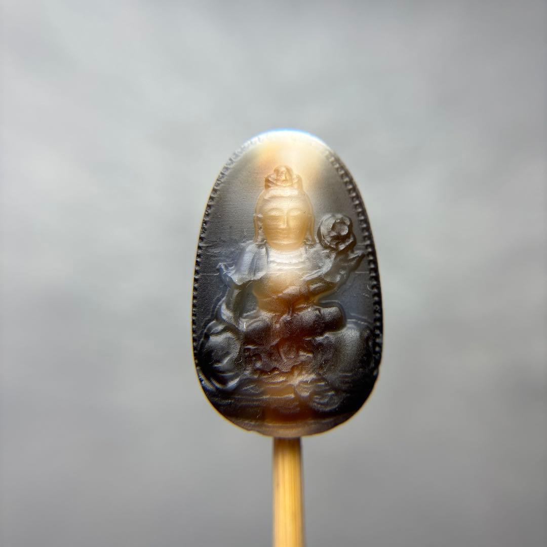 あずきちゃん瑪瑙　普賢菩薩彫り　11-242