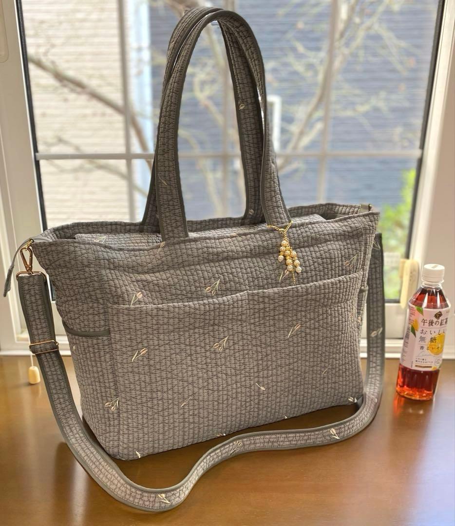 ハンドメイドヌビバッグ　グレー×チューリップショルダーベルト付きマザーズバッグ