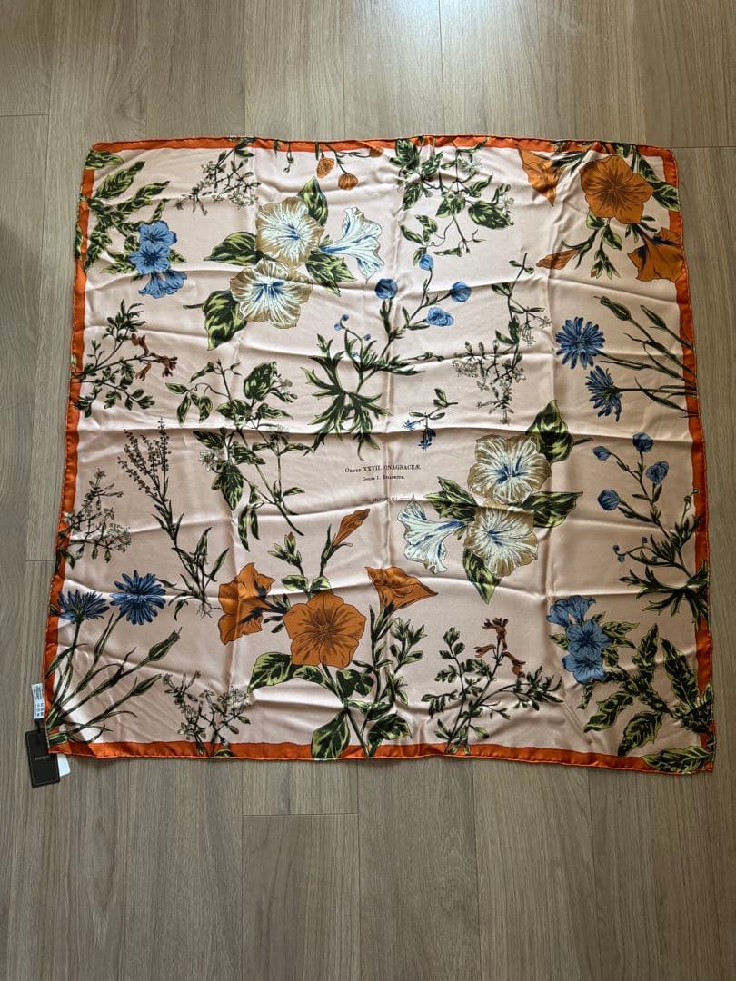 【manipuri】花柄シルクスカーフ 約86cm x 86cm