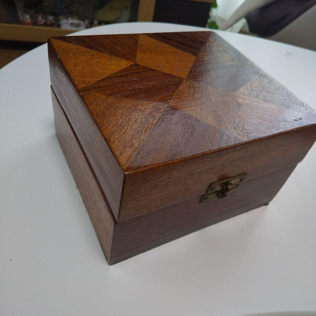 幾何学模様の木製アクセサリーケース