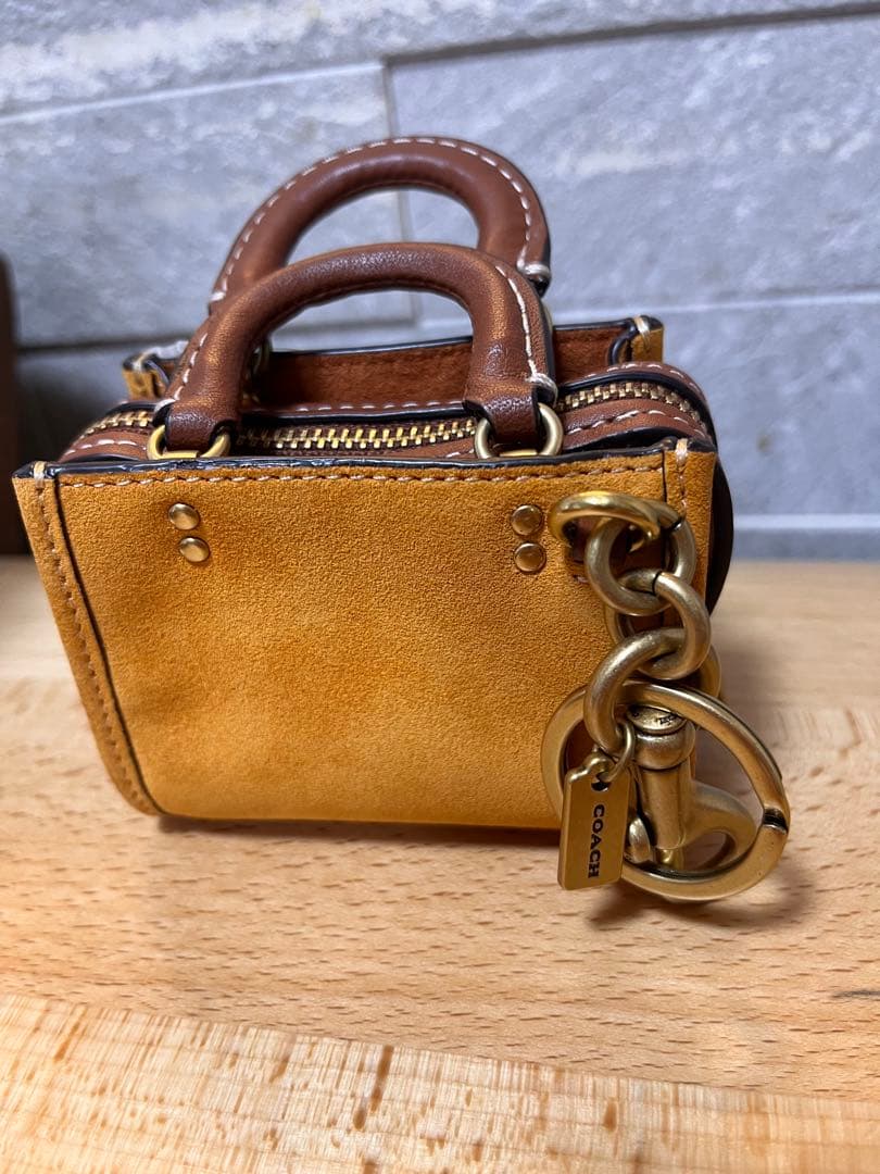 【新品未使用】COACH ローグミニバッグ型キーホルダー イエロー　Rogue