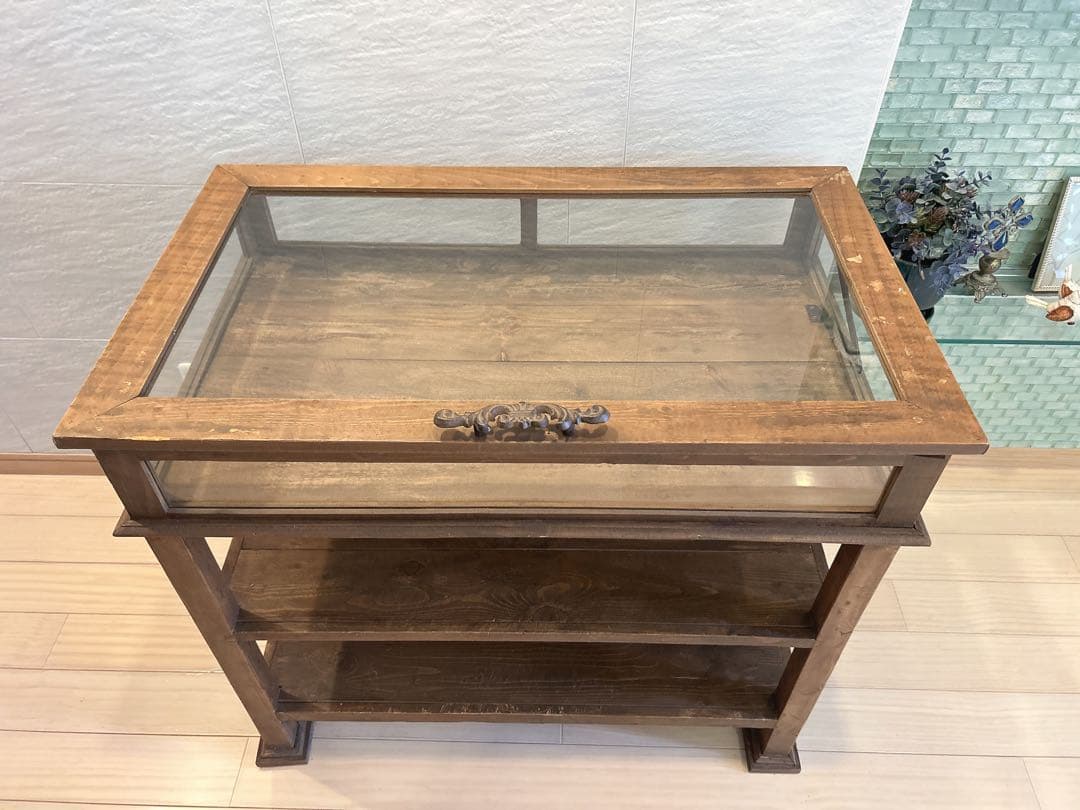 木製　アンティーク調ガラスショーケース　コレクション　ディスプレイ　ビンテージ風