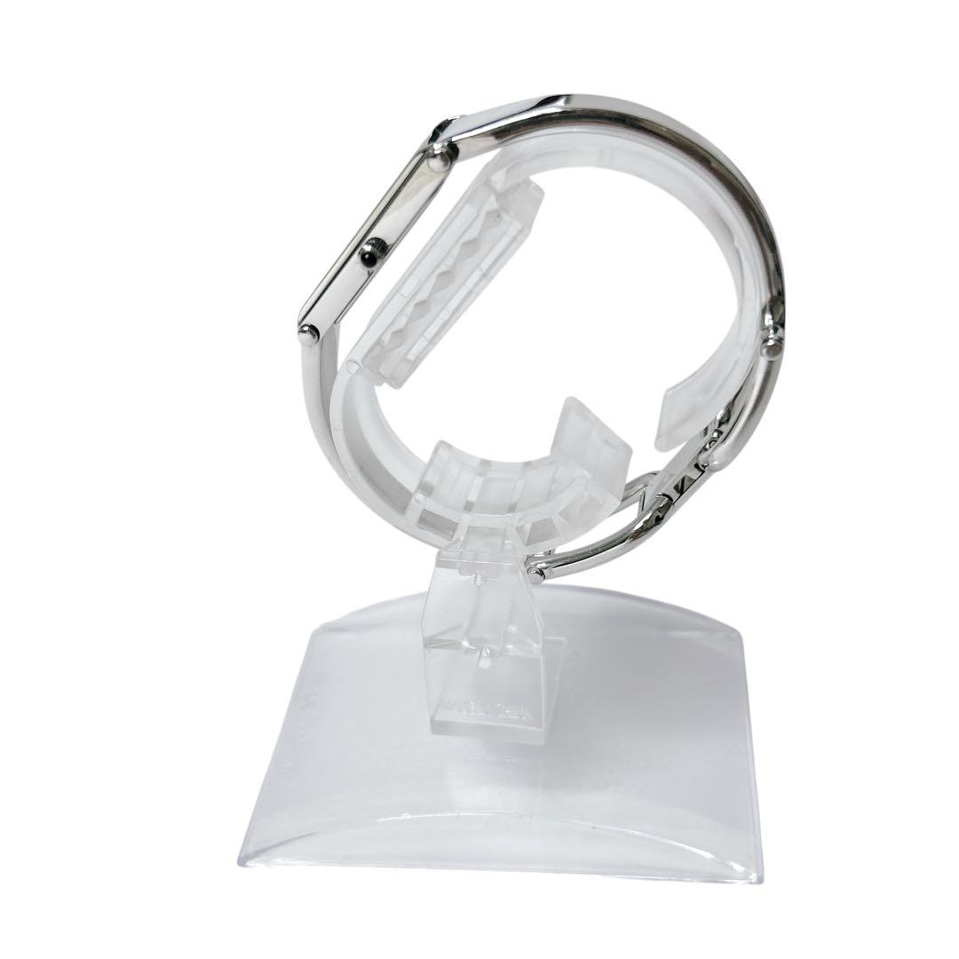 電池新品　GUCCI バングルウォッチ 1500L 黒文字盤 シルバー 箱付