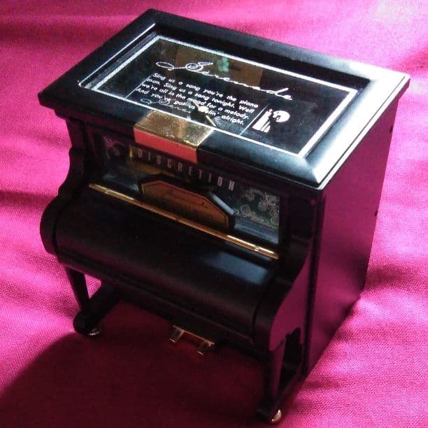 ✨超美品☆ジュエリーボックス、指輪、ピアス、ネックレス入れ、置物、オルゴール付き