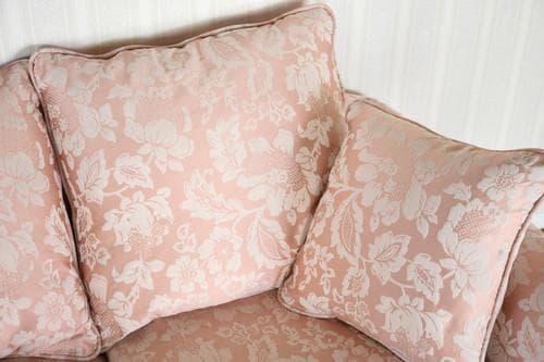 フラワーピンク 3Pソファー　幅１８５cm 日本の住宅サイズにマッチさせました。