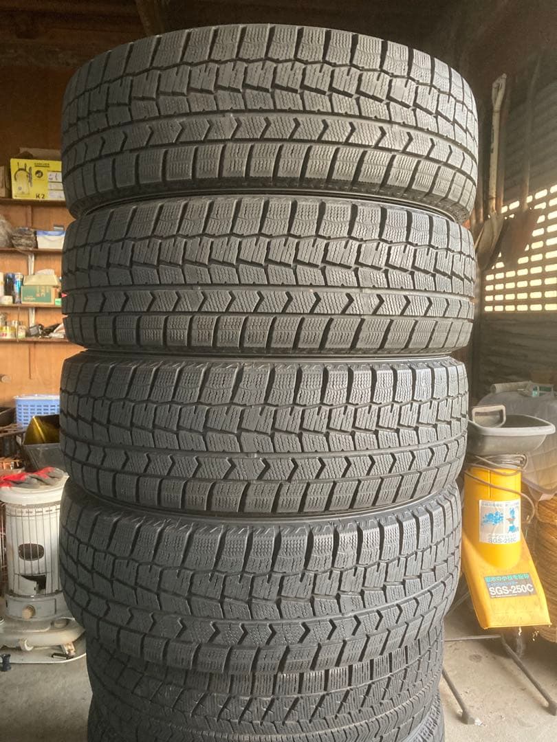 溝あり。国産ダンロップWM2 185/65R15スタッドレス4本セット