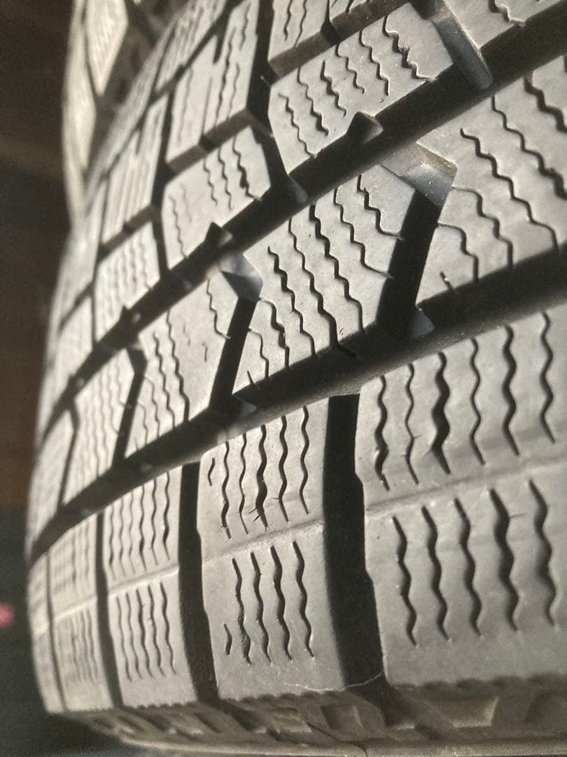 溝あり。国産ダンロップWM2 185/65R15スタッドレス4本セット