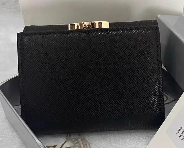 新品 ヴィヴィアン・ウエストウッド 三折財布 黒-106