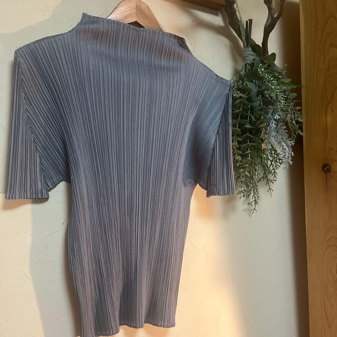 最終　美品　プリーツプリーズ イッセイミヤケ ハイネック 半袖トップス　グレー♡