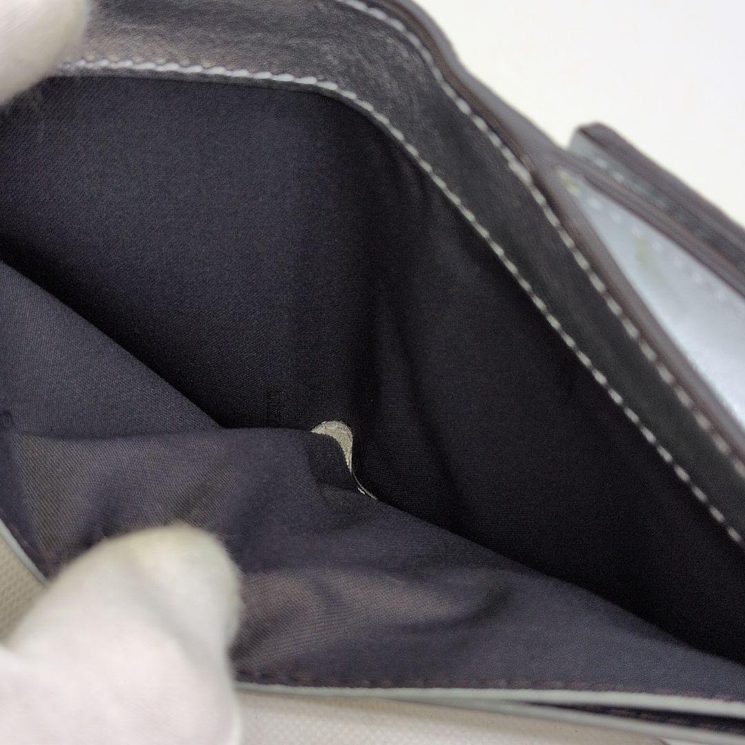 【極美品 希少色 保存袋付き】フェンディ　ピーカブー　折り財布　シルバー　シボ革