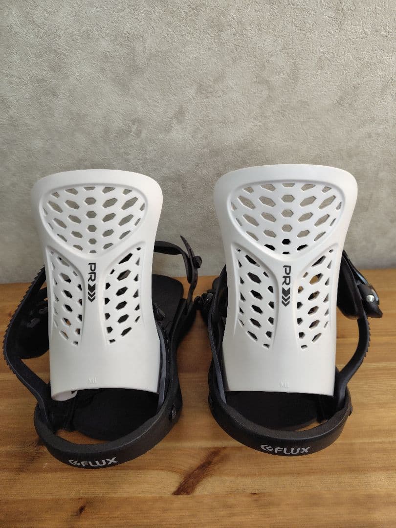 FLUX PR スノーボードビンディング M 白／黒