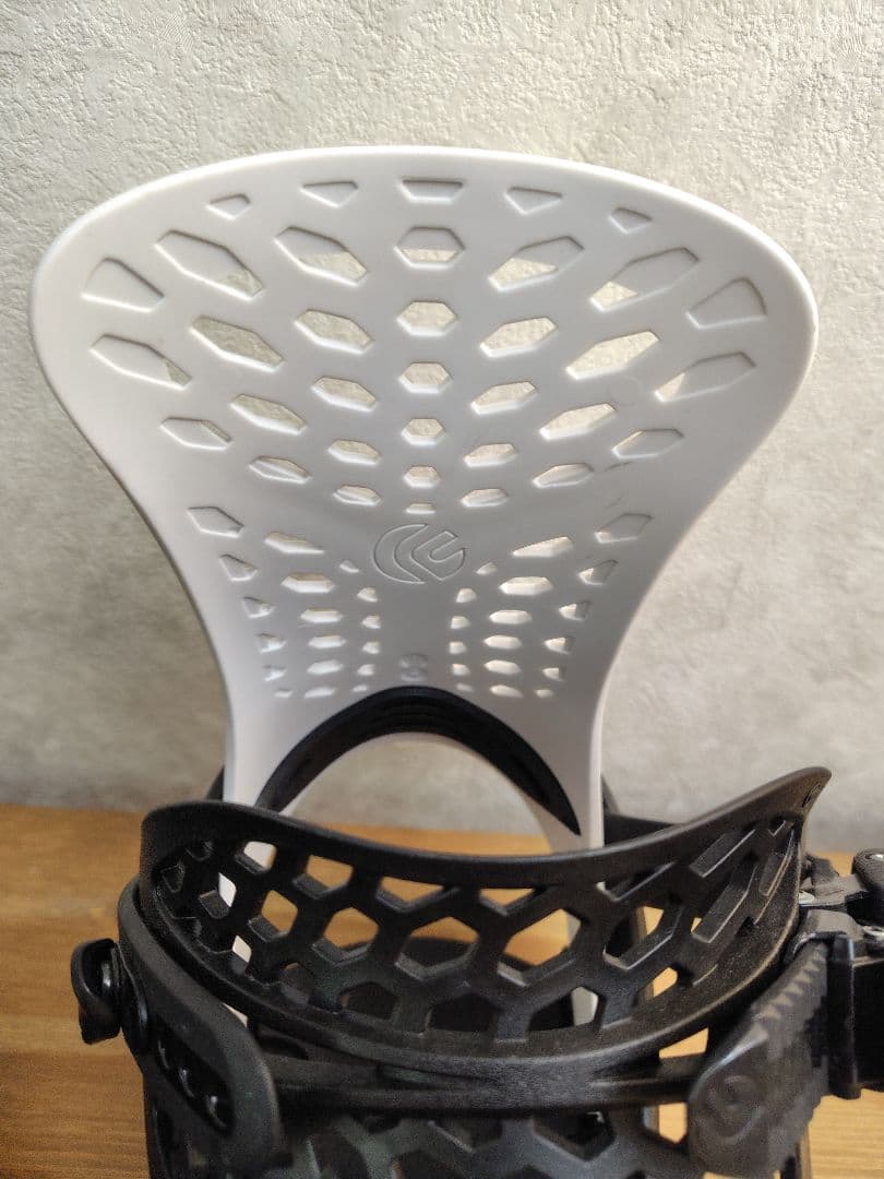 FLUX PR スノーボードビンディング M 白／黒