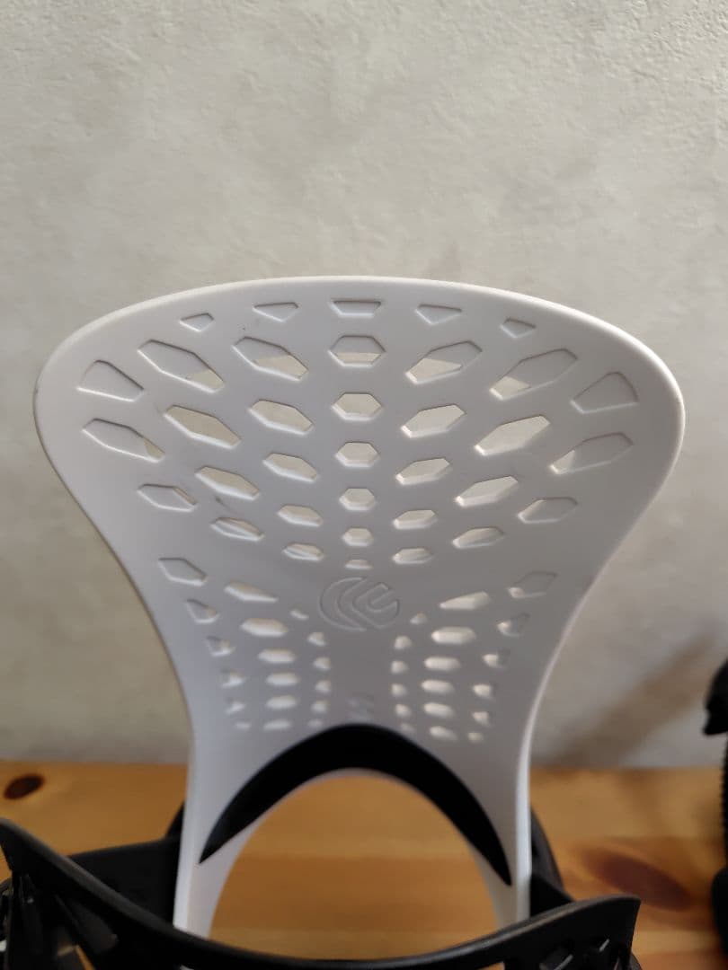 FLUX PR スノーボードビンディング M 白／黒