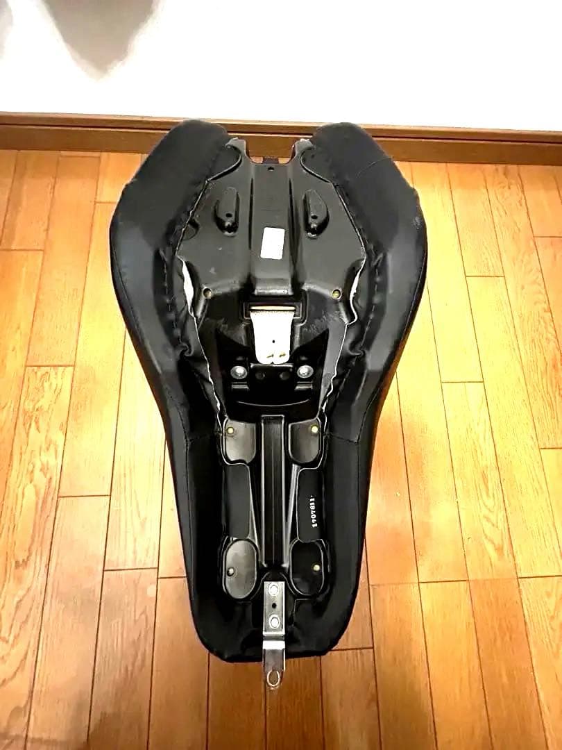 ハーレーダビッドソン純正シート、ダイナ、ダイナローライダー　美品