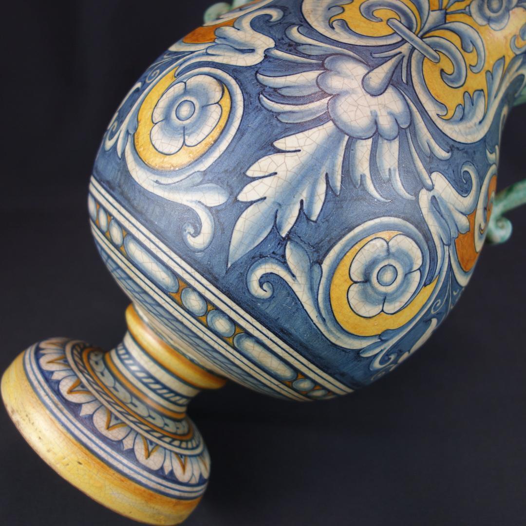 【デルータ窯 】マヨリカ焼き 不思議な絵柄の壺 【 イタリア製 】