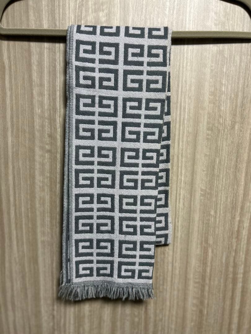 Givenchyマフラー グレーと黒　ジバンシー