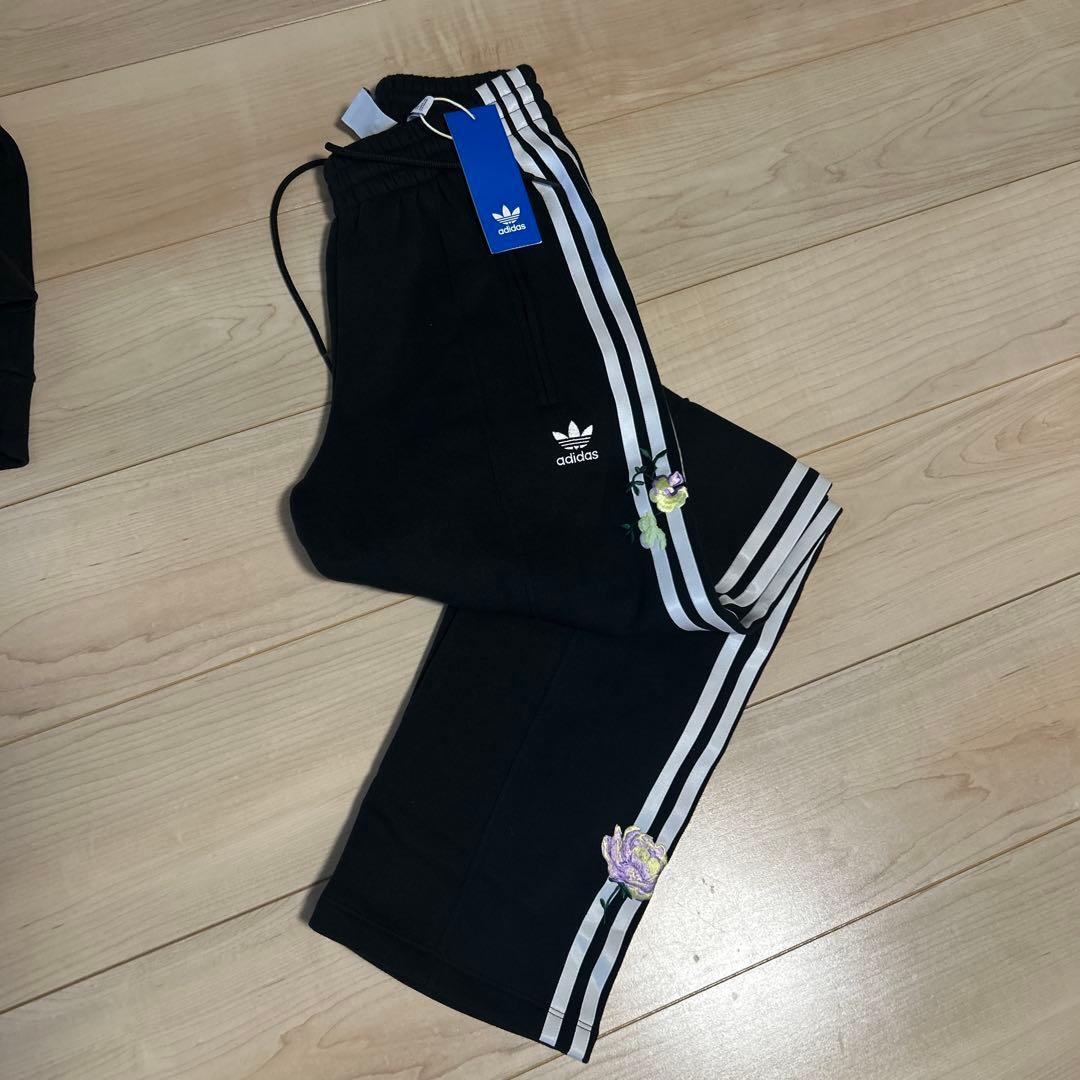 新品　adidas アディダス　フラワー　ジャージ　セットアップ