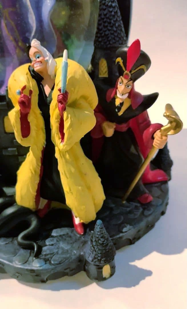 【新品】ディズニーヴィランズ　スノードームフィギュア