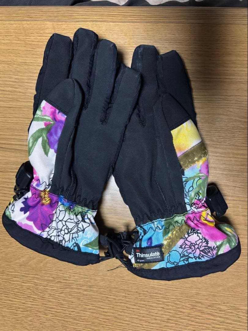 新品未使用 ウィンタースポーツ用ウェアセット（手袋・帽子付き）