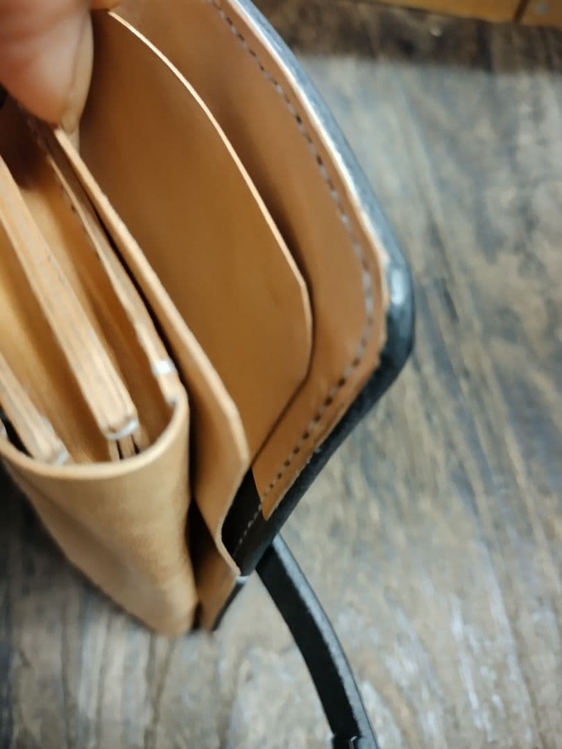 ホック式■レザーウォレット　ブラック＆ナチュラル