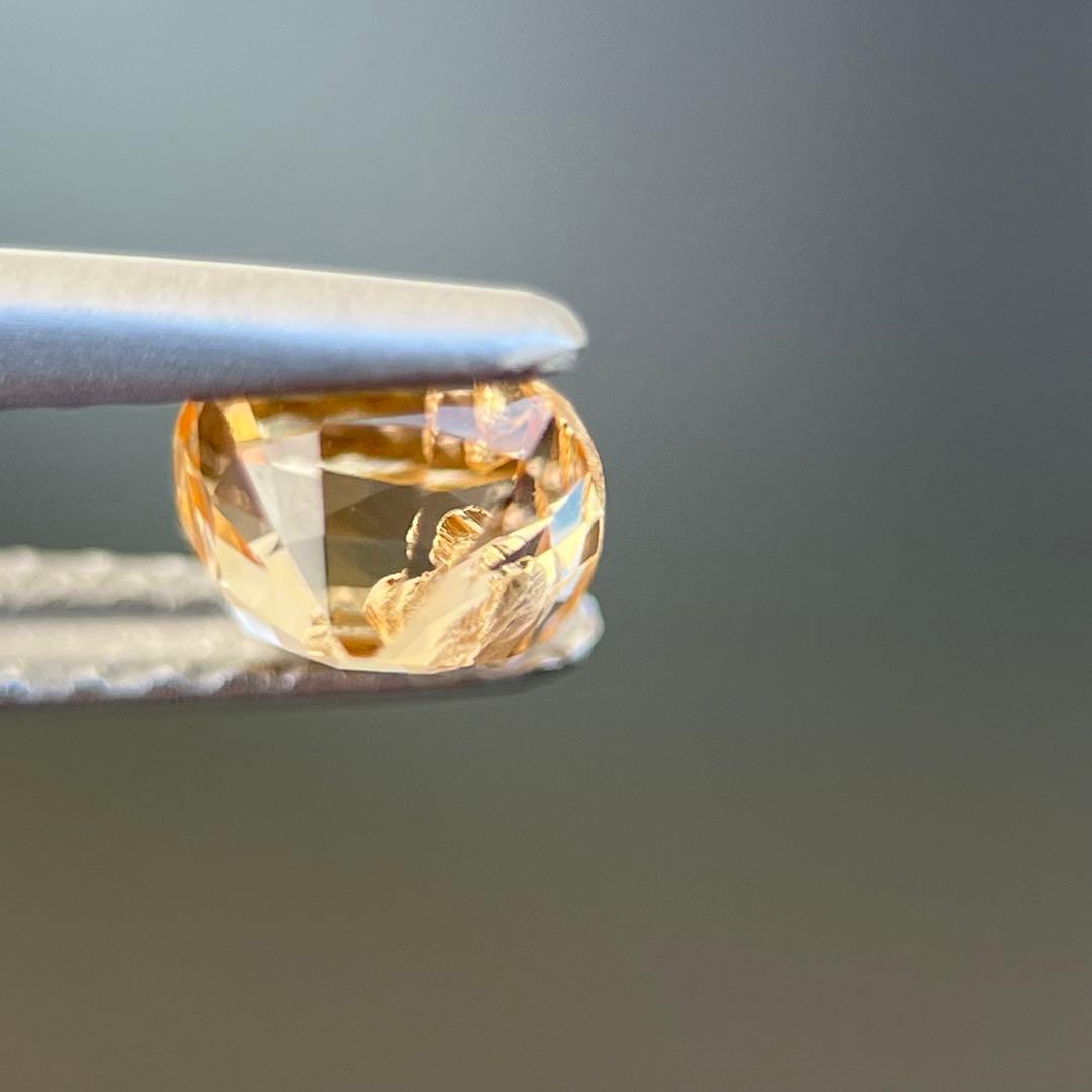 スリランカ産非加熱天然オレンジイエローサファイアルース