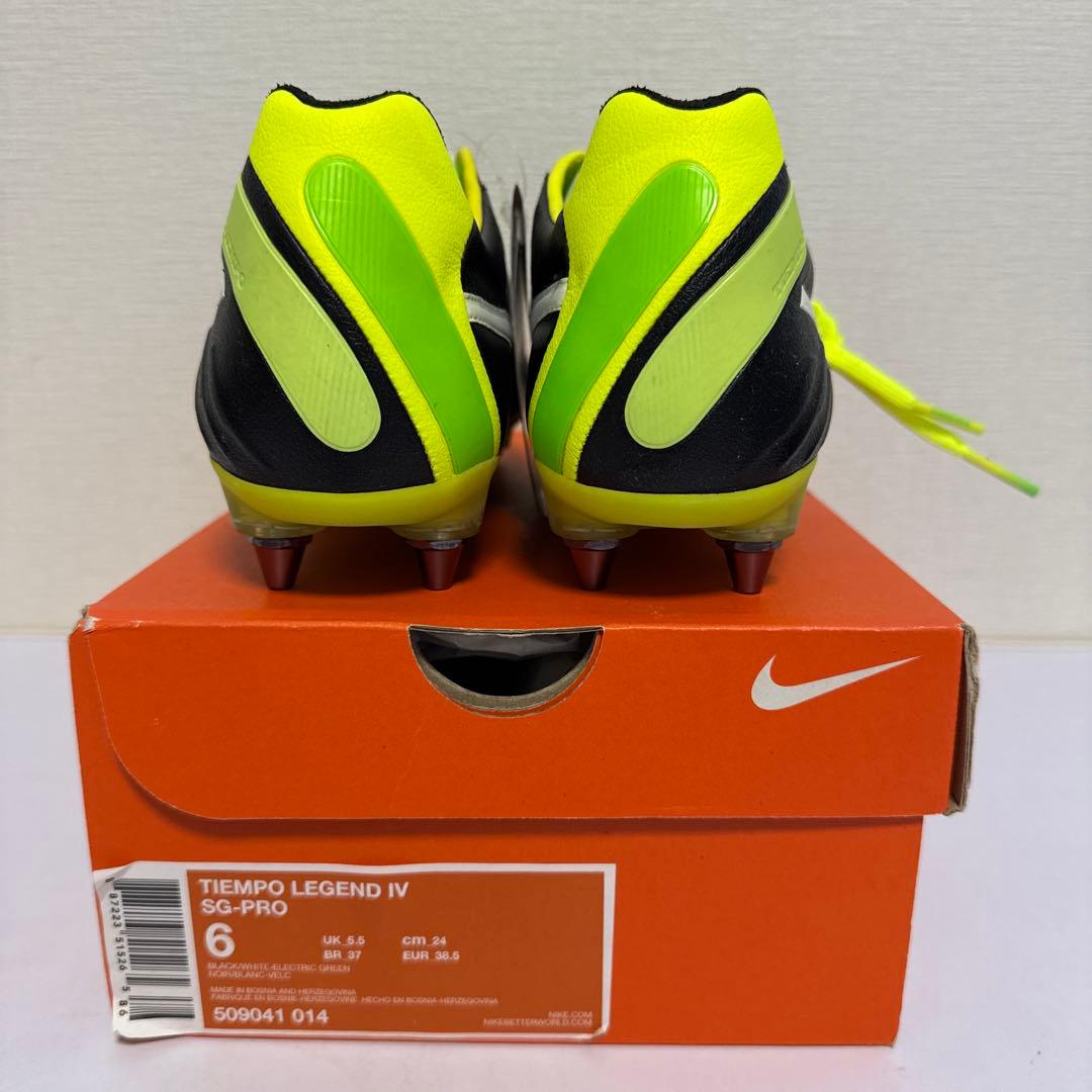 ナイキティエンポ　レジェンドIV 新品　24㎝