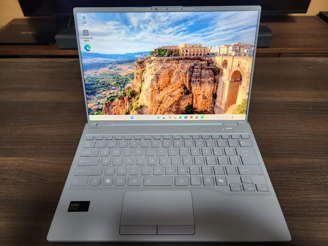 専用使用少美品 LIFEBOOK UH90/J3 7-155H 16GB