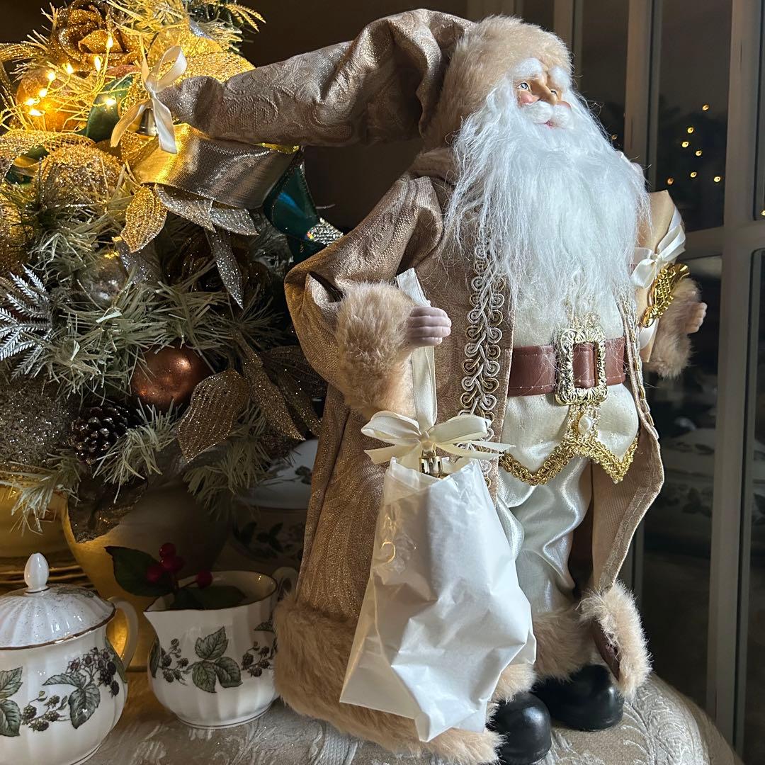 フレンチエレガントꕤ.。ゴールドとパールが奏でる大人のサンタクロースドール