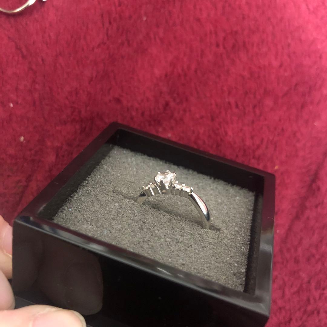 azaleaホワイトサファイア指輪　証明書有り　ケース付き　即日&匿名配送