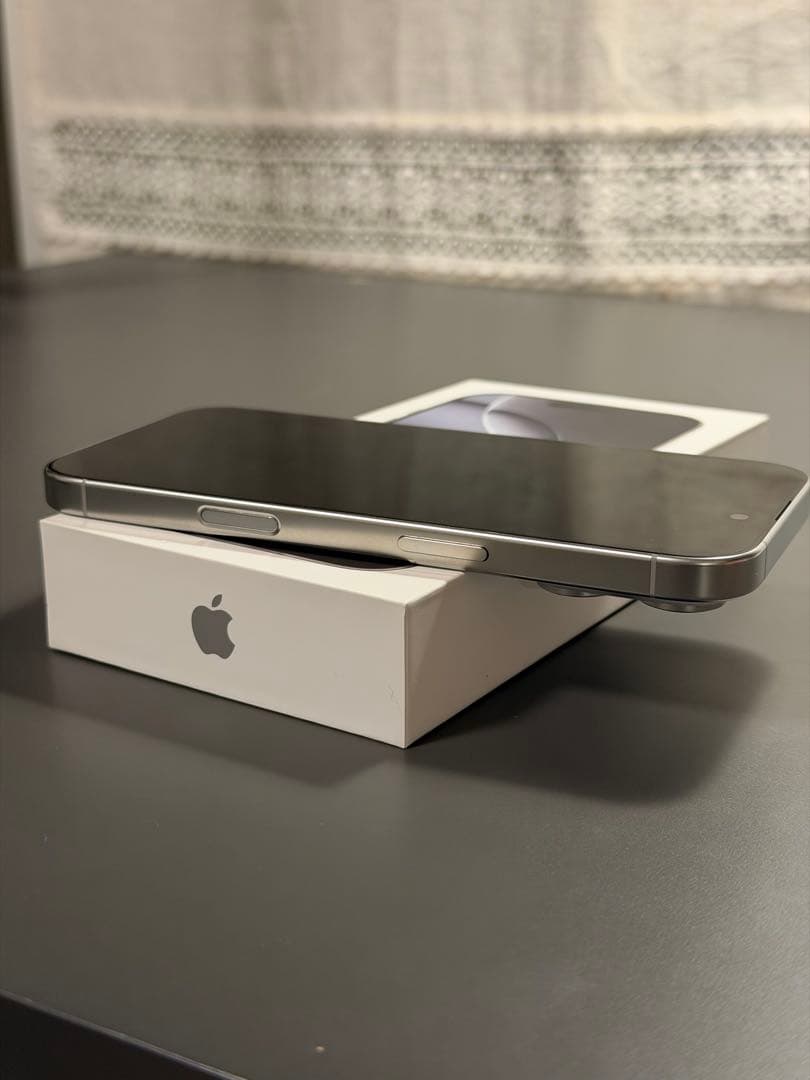 最終値下げ iPhone 16 pro 256GB ホワイトチタニウム