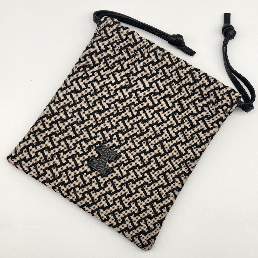 美品 IACUCCI イアクッチ モノグランマ ポーチ 巾着