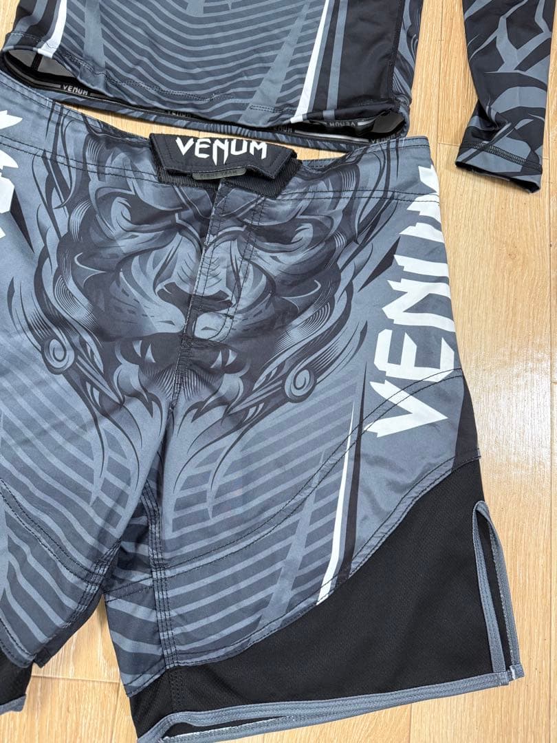 美品　Venum セットアップ　ラッシュガード　ショーツ