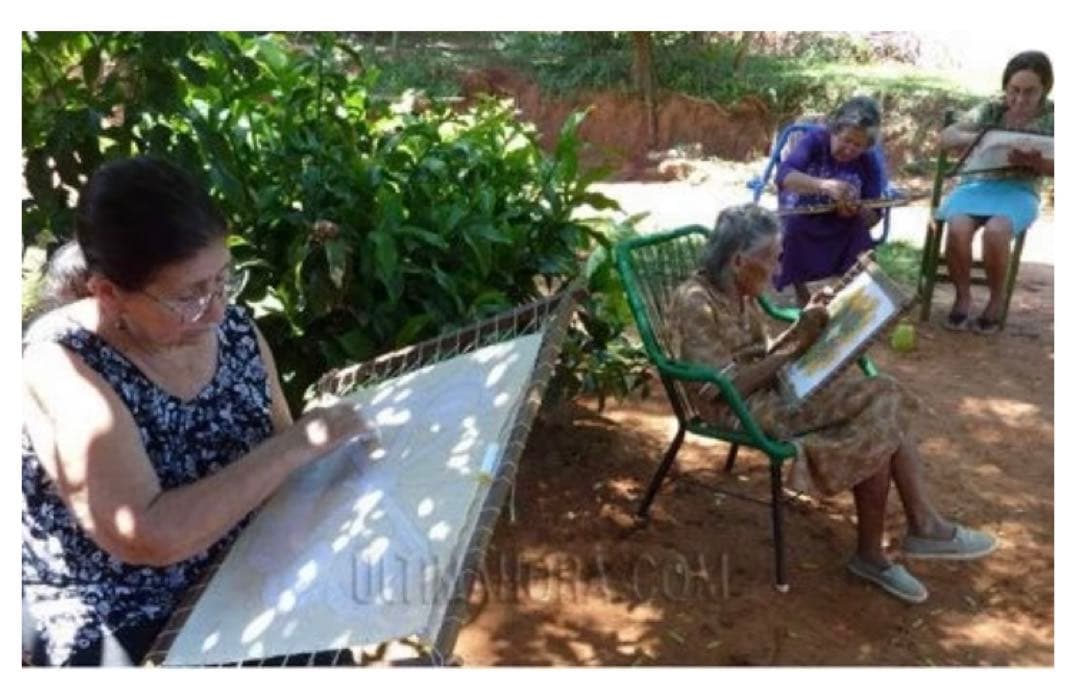 希少テーブルクロス　パラグアイ伝説織　色鮮やかニャンドゥティレース　長方形　大判