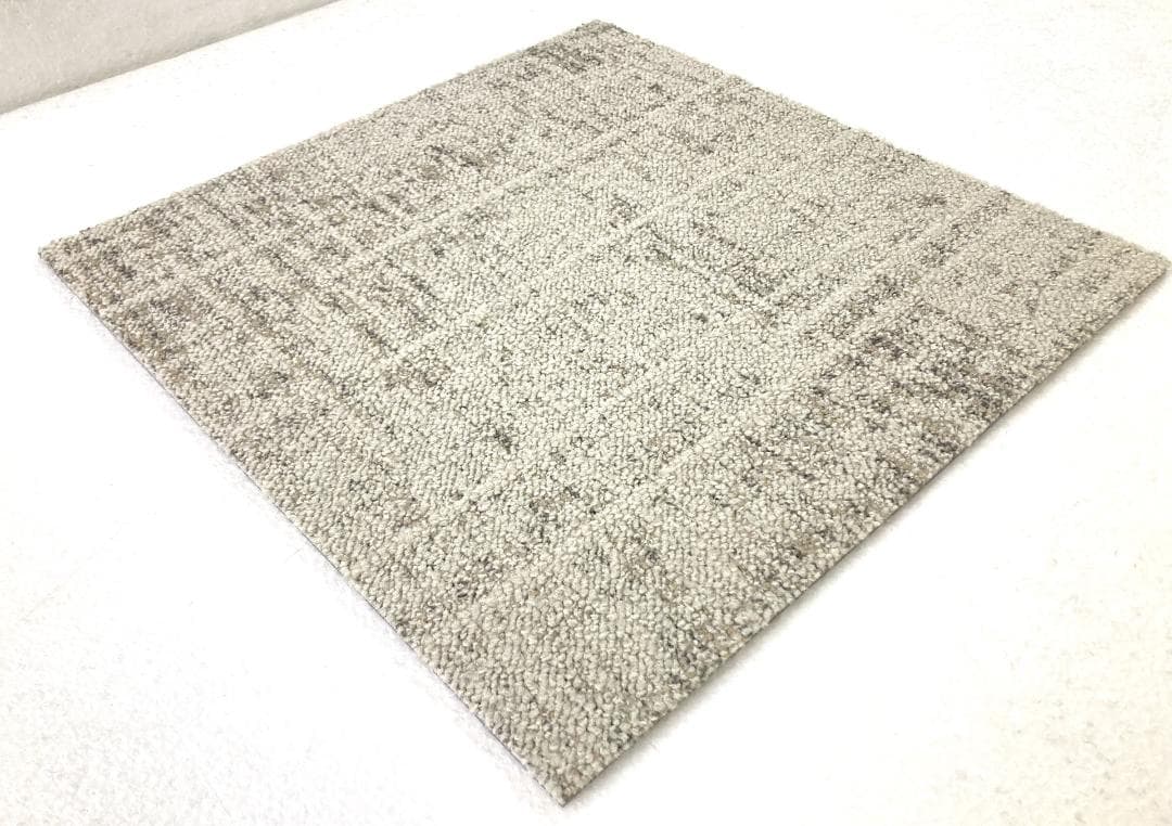 よるのヤア：のんびり発送　タイルカーペット５４枚　新品・未使用