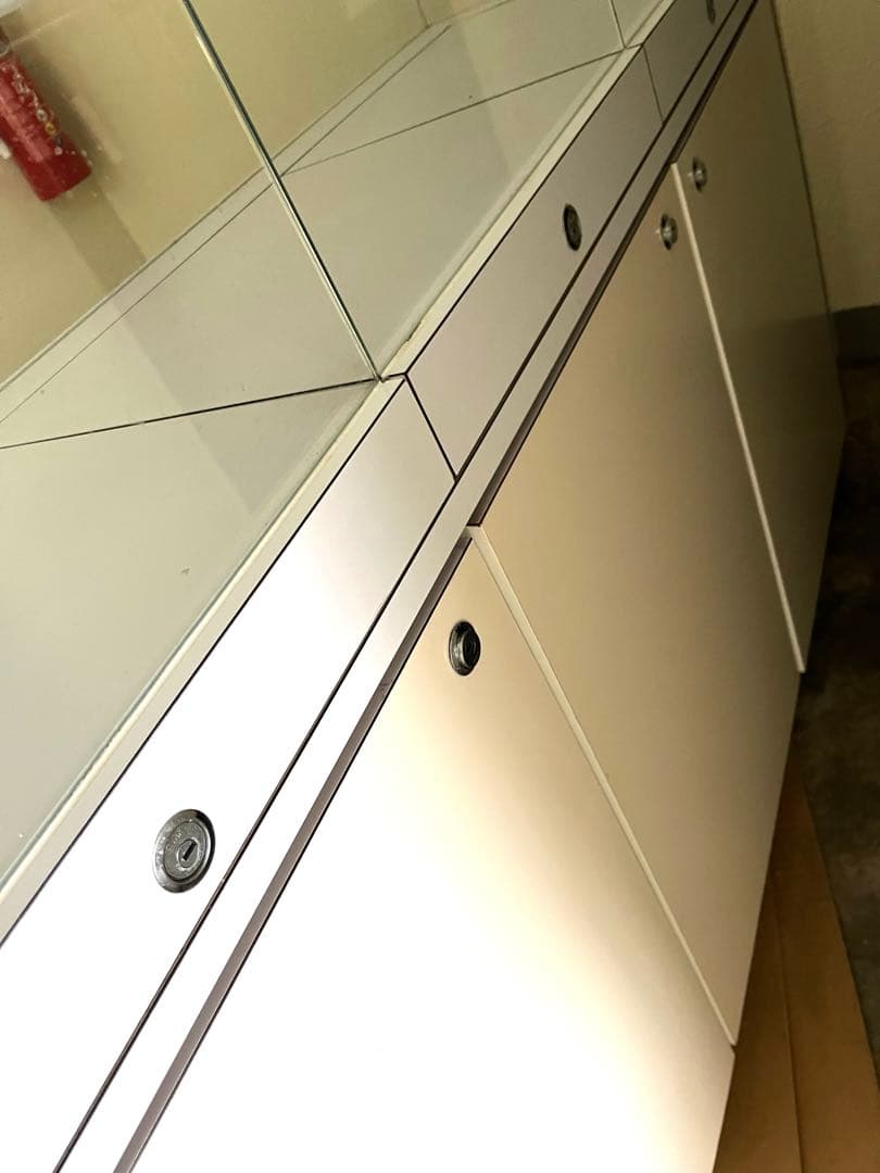 【6/10までこの価格】照明カギ付ショーケース