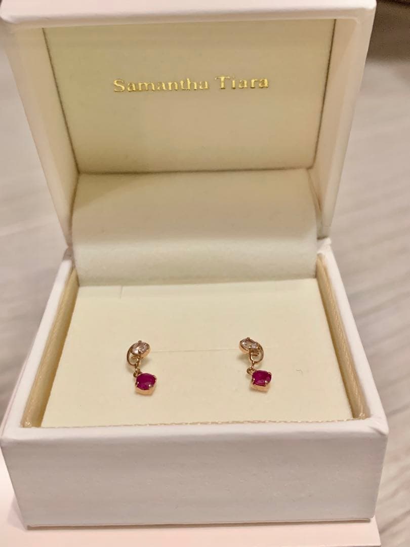 Samantha Tiara ルビー ピアス