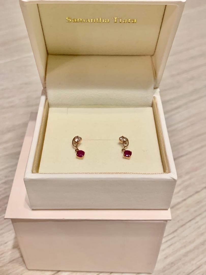 Samantha Tiara ルビー ピアス