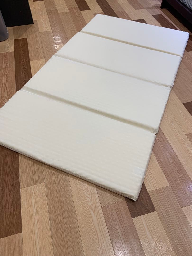 新品　日本製　4つ折り敷き布団 軽い　凹凸　ピンク　セミダブル