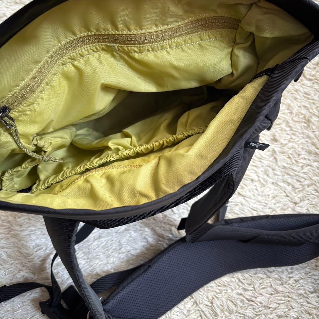 激レア　ARC'TERYXアークテリクス MISTRAL8 メッセンジャーバッグ