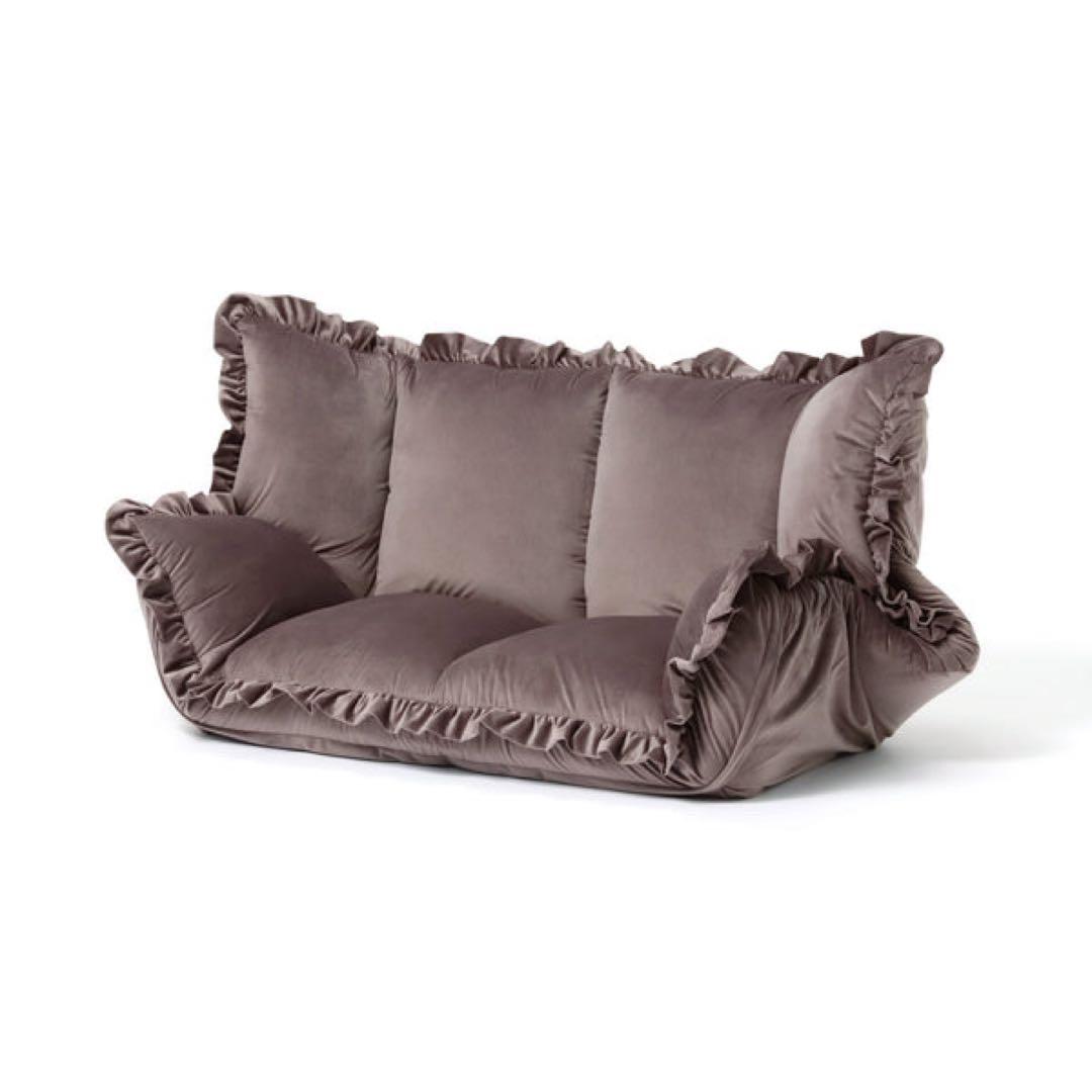 フリル付きブラウン2人掛けソファ