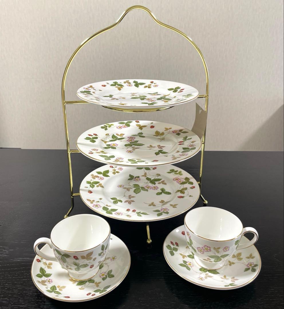 ウェッジウッド ワイルドストロベリーカップソーサープレート＆3段ケーキスタンド付