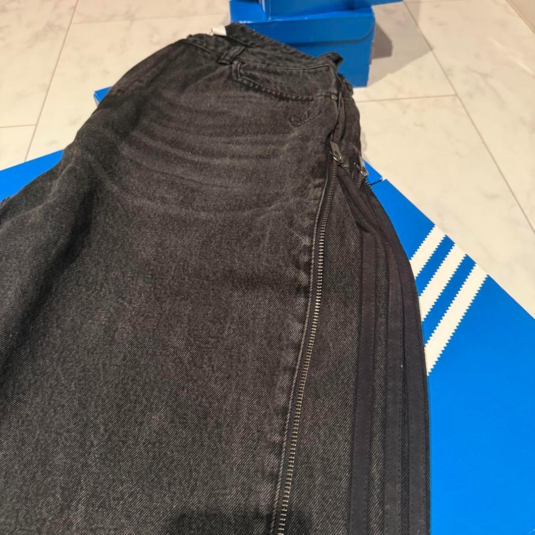 adadas 新品29 ADILENIUM シーズン3 ジップ　デニムパンツ