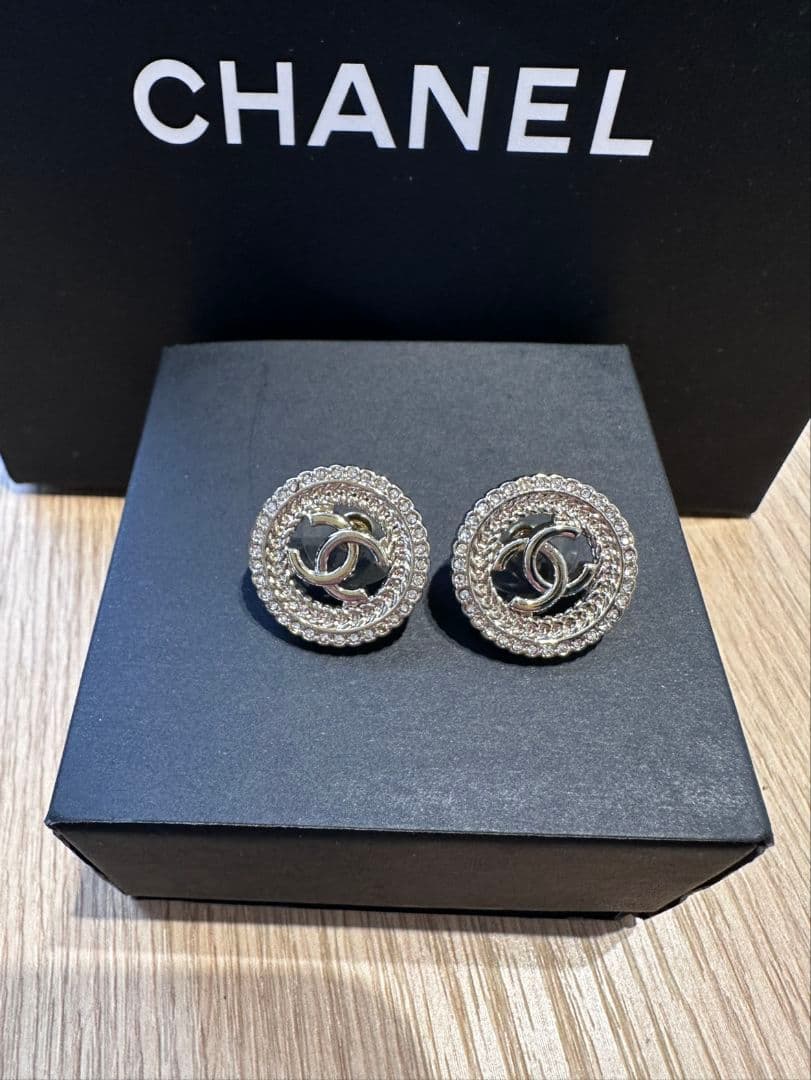 CHANEL ココマーク ラウンド ラインストーン ピアス シルバー