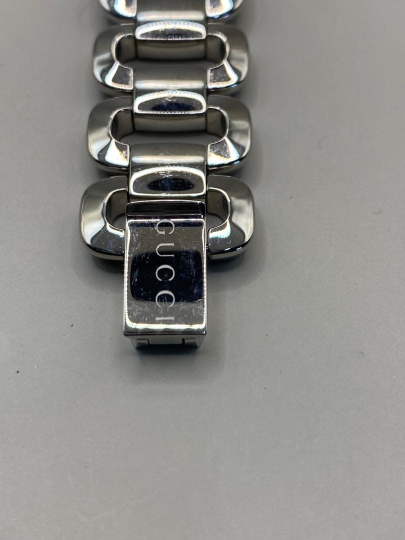 [美品]GUCCI シルバー スクエアフェイス腕時計125.5 YA125502