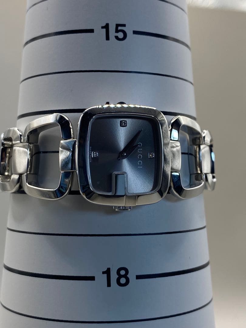 [美品]GUCCI シルバー スクエアフェイス腕時計125.5 YA125502