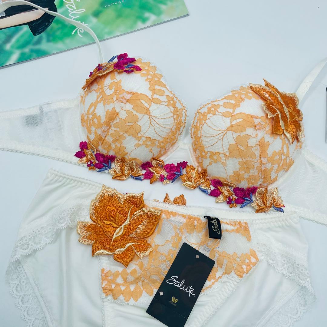 ワコール サルート 32G P-upタイプ 無邪気な少女が淑女へC75L