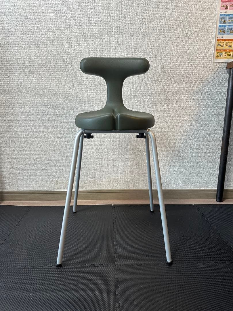 ayur chair x HUMAN MADEのコラボチェア