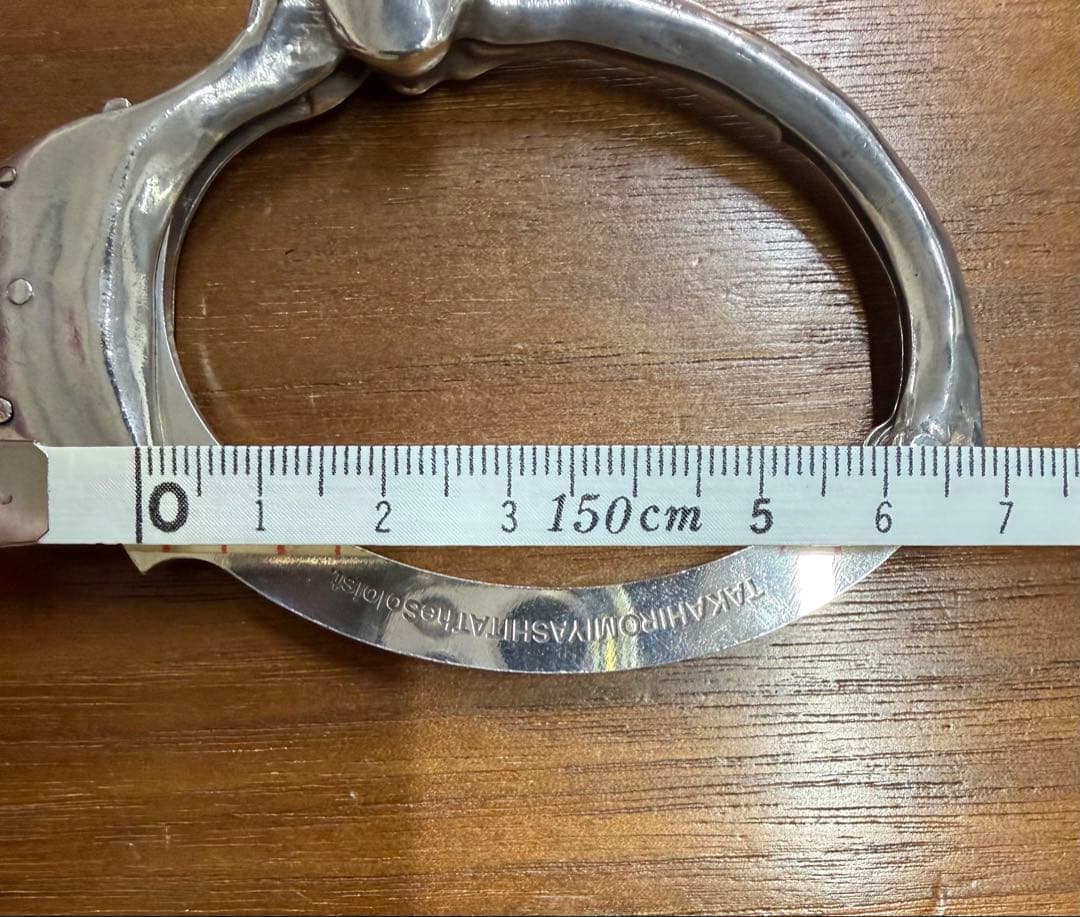 アクセサリー soloistbone shaped handcuffs bracelet.